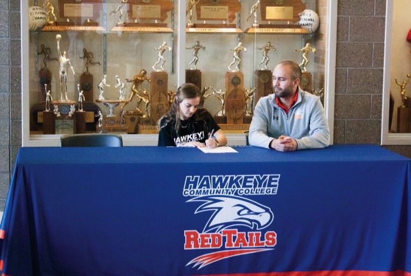 Payne signs with Hawkeye